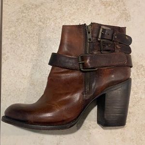 Free bird by Steve Madden ankle boot